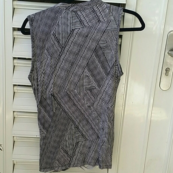 Liz Clairbone Black and White blouse. Sz M - Picture 2 of 5